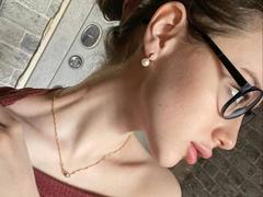 LindaGarner - female with brown hair webcam at xLoveCam
