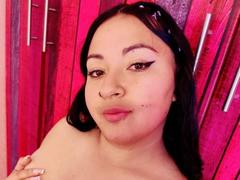 LindaGigi - female with black hair and  big tits webcam at xLoveCam