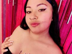 LindaGigi - female with black hair and  big tits webcam at xLoveCam