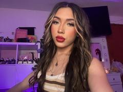 LindaHotx from xLoveCam