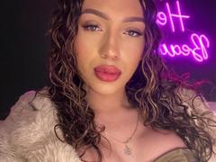 LindaHotx - shemale webcam at xLoveCam