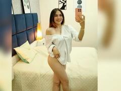 LindaPerez - female with brown hair webcam at xLoveCam