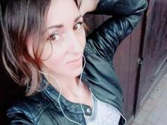 LindaPerfect - female with brown hair and  small tits webcam at xLoveCam