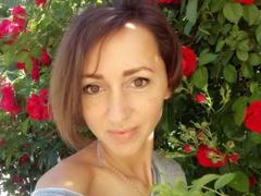 LindaPerfect - female with brown hair and  small tits webcam at xLoveCam