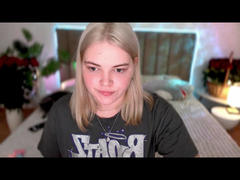 LindaVlossom - blond female webcam at xLoveCam