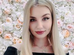 AliceLaLoona - blond female webcam at ImLive