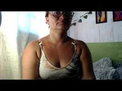 Lindamo - female with brown hair and  small tits webcam at xLoveCam