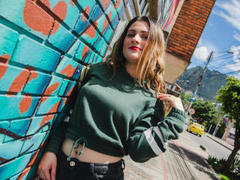 LindaThomsonX - female with brown hair webcam at xLoveCam