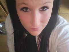Lindsey-hot - female with black hair webcam at xLoveCam