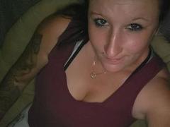 Lindsey-hot - female with black hair webcam at xLoveCam