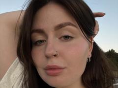 LindyMable - female with brown hair and  small tits webcam at xLoveCam