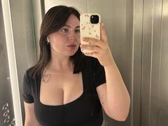 LindyMable - female with brown hair and  small tits webcam at xLoveCam