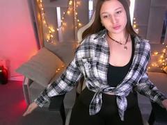 LioraOne - female with brown hair webcam at ImLive