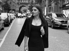 LisaDark from xLoveCam