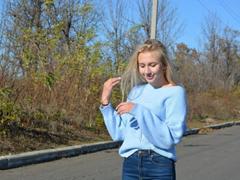 LisaE - blond female webcam at xLoveCam