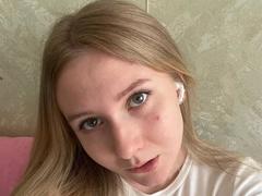 LisaE - blond female webcam at xLoveCam