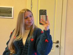 LisaE - blond female webcam at xLoveCam