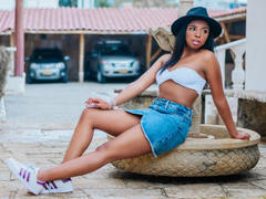 LisaMendez - female with black hair webcam at xLoveCam