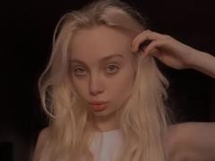 LisaMetalHoney - blond female with  small tits webcam at xLoveCam