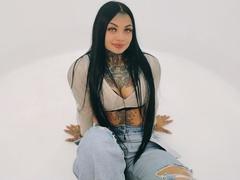 LisaMont - female with black hair and  big tits webcam at xLoveCam