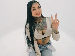 LisaMont from xLoveCam