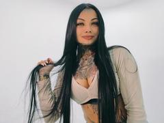 LisaMont - female with black hair and  big tits webcam at xLoveCam