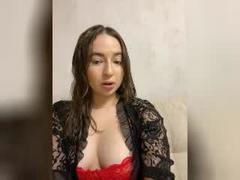 LisaQsky from xLoveCam
