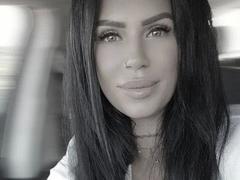 Lisa-Yulz-hot - female with black hair webcam at xLoveCam