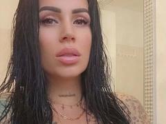 Lisa-Yulz-hot - female with black hair webcam at xLoveCam