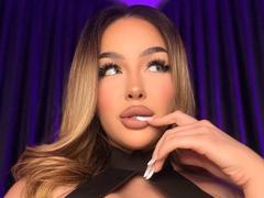 xJuliax - female with black hair and  big tits webcam at xLoveCam