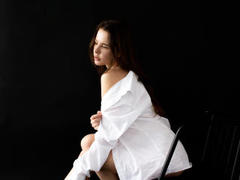 LissaJoes - female with brown hair and  small tits webcam at ImLive