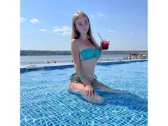 LissaMarguerite - female with brown hair and  small tits webcam at xLoveCam
