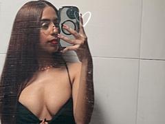 LisshaCute - female with brown hair and  small tits webcam at xLoveCam