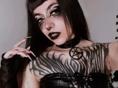 LitenKiitt - female with black hair webcam at xLoveCam