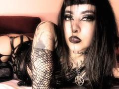 LitenKiitt - female with black hair webcam at xLoveCam