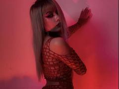 LitenKiitt - female with black hair webcam at xLoveCam