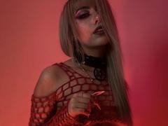 LitenKiitt - female with black hair webcam at xLoveCam
