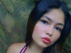 LizaAlwyn - female with brown hair and  small tits webcam at xLoveCam