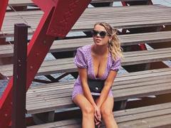 CharmingLiz - blond female with  big tits webcam at LiveJasmin