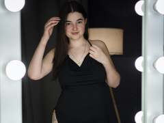 LizabethAmore - female with brown hair webcam at xLoveCam
