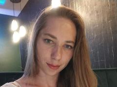 LizzyBeck - female with brown hair webcam at xLoveCam