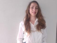 LizzyBeck - female with brown hair webcam at xLoveCam