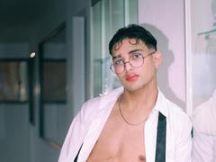 LogaanHotts from xLoveCam