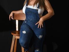 LolaBigTitsJuicy - female with brown hair and  big tits webcam at xLoveCam