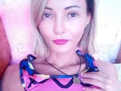 Lollyypop - blond female webcam at xLoveCam