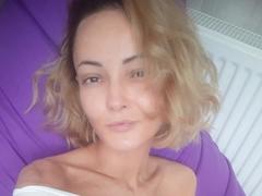Lollyypop - blond female webcam at xLoveCam