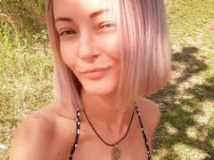 Lollyypop - blond female webcam at xLoveCam