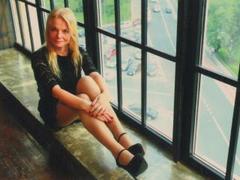 LonelyBeauty - blond female webcam at xLoveCam