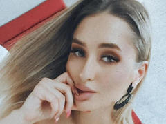 LoraDevine - blond female with  big tits webcam at LiveJasmin