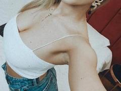LoraDevine - blond female with  big tits webcam at LiveJasmin